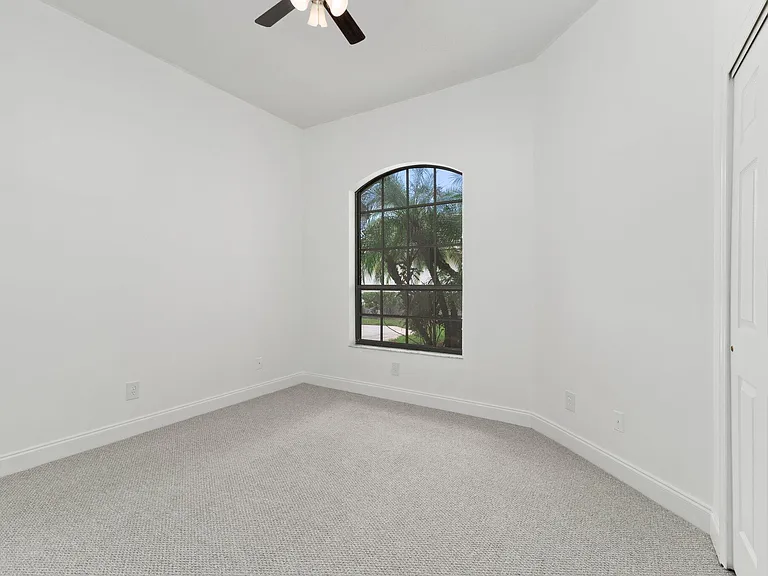 435 SW Jefferson Cir — Photo 30