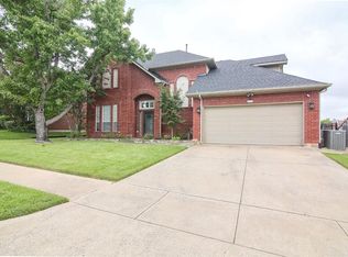 6805 Greenleaf Dr, North Richland Hills, TX 76182
