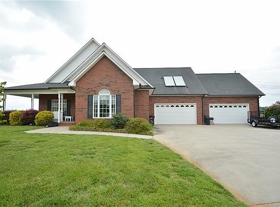 3rd image of 2198 Carriage Ln