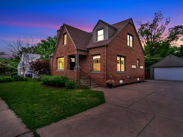 109 E Academy St, Hesston, KS 67062