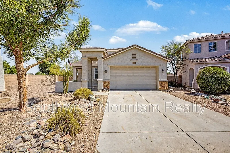 44967 W Sage Brush Dr