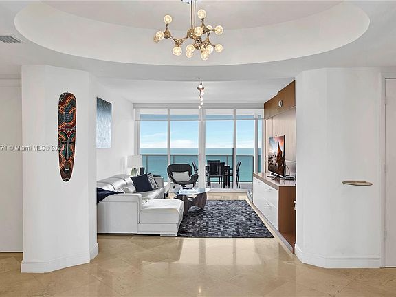 4th image of 19111 E Collins Ave #1603