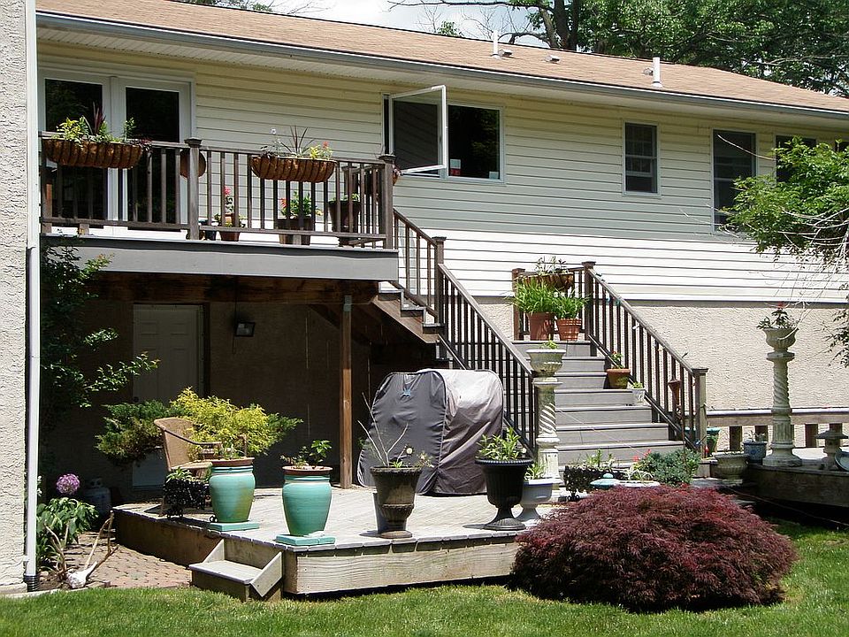2nd image of 113 Riverview Ave