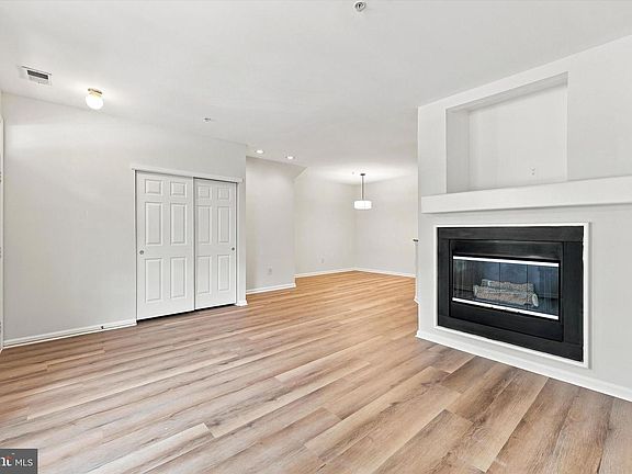 4th image of 505 Dresher Woods Dr