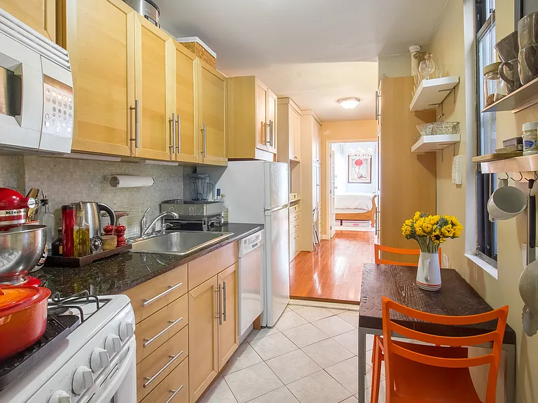 246 E 90th St #5C — Photo 5