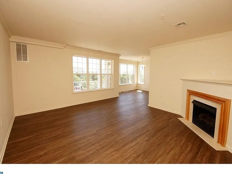 631 Masterson Ct — Photo 2