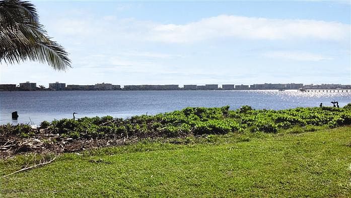 1st image of 512 S Lakeside Dr