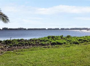 512 S Lakeside Dr, Lake Worth, FL 33460