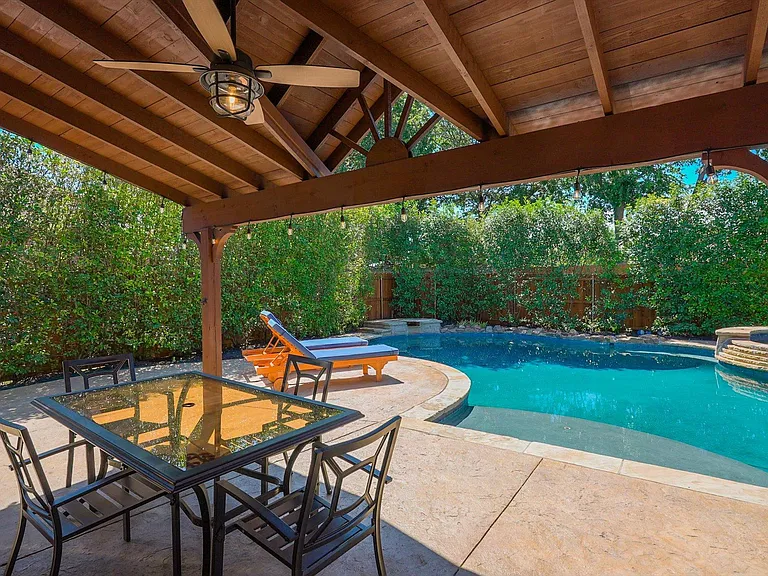 2410 Shorewood Ct — Photo 41