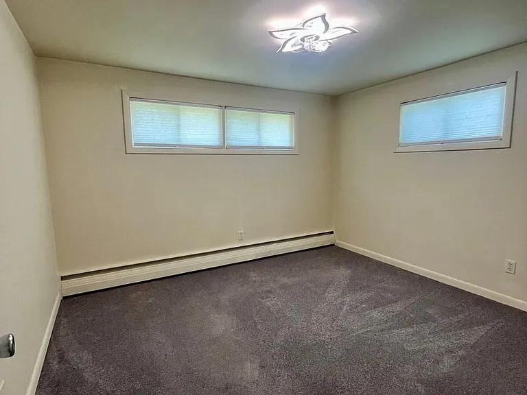 429 Belmont St — Photo 6
