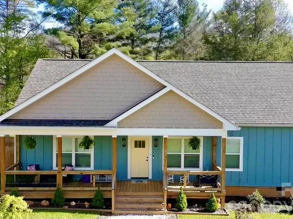 39 Arlington Oaks Ln, Bryson City, NC 28713