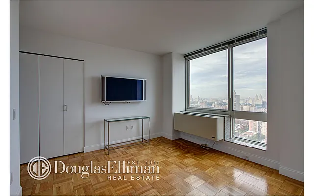 Rented by Douglas Elliman | media 3