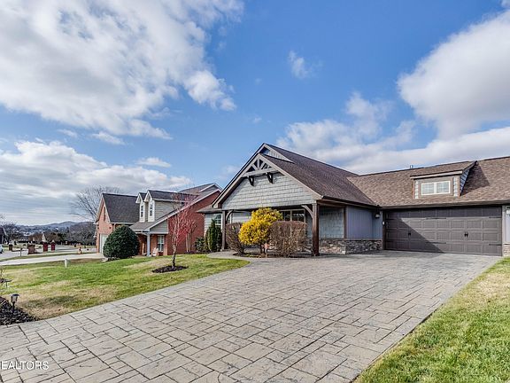 3rd image of 5531 Meadow Wells Dr