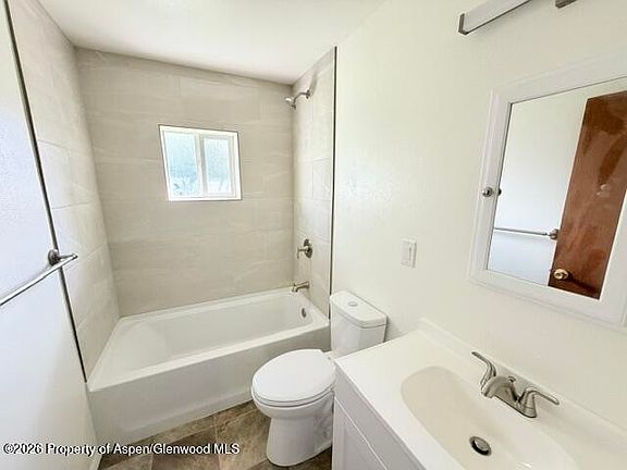 5th image of 625 Russell St