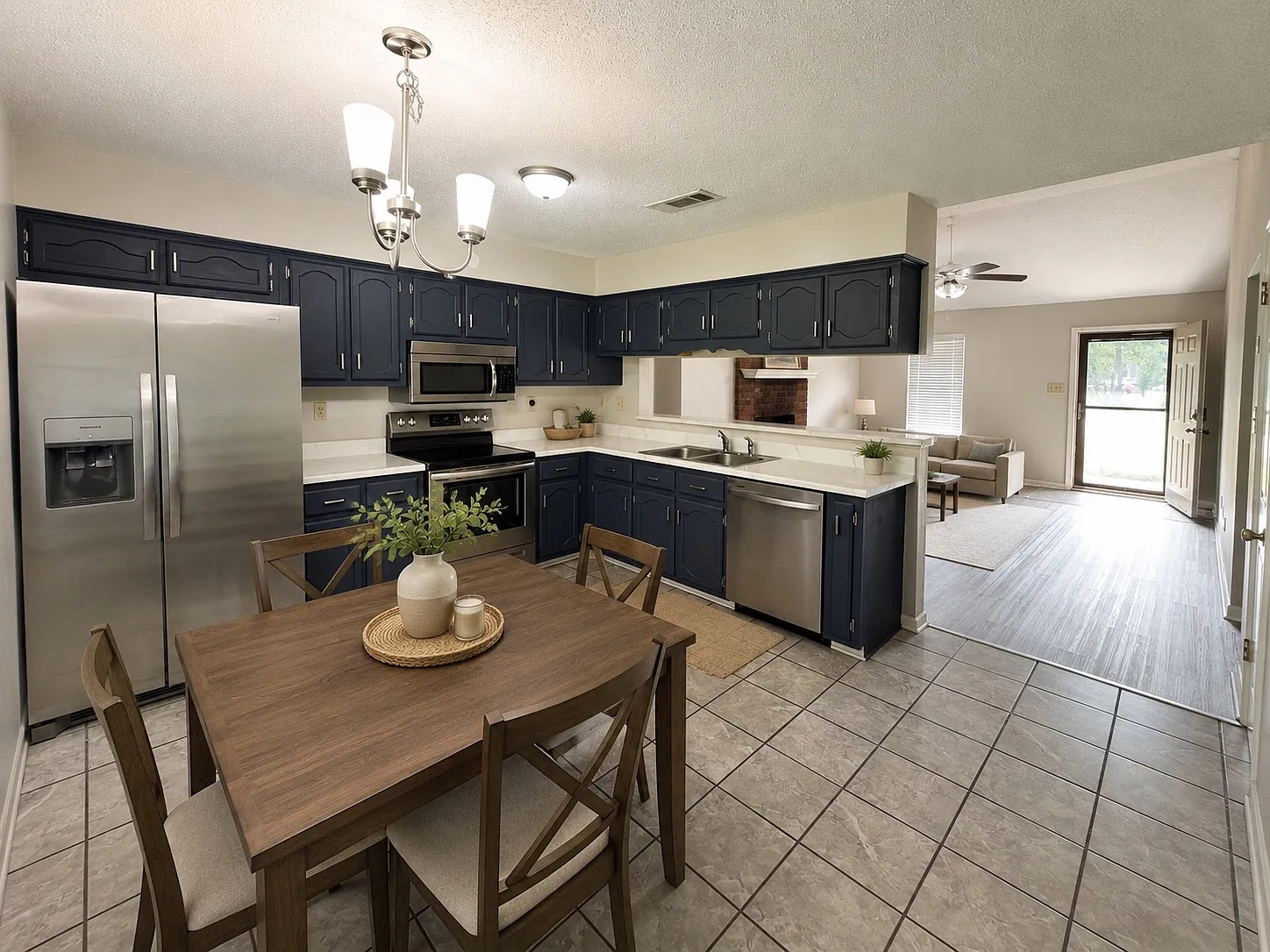 3 bed, 1201 sqft, $1,650 — Photo 3
