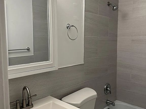 3rd image of 3820 N Pine Grove Ave #513