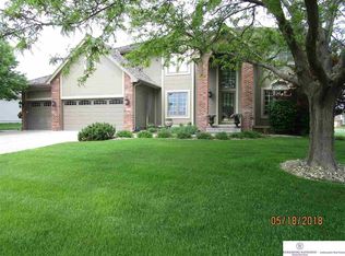 902 W Centennial Rd, Papillion, NE 68046