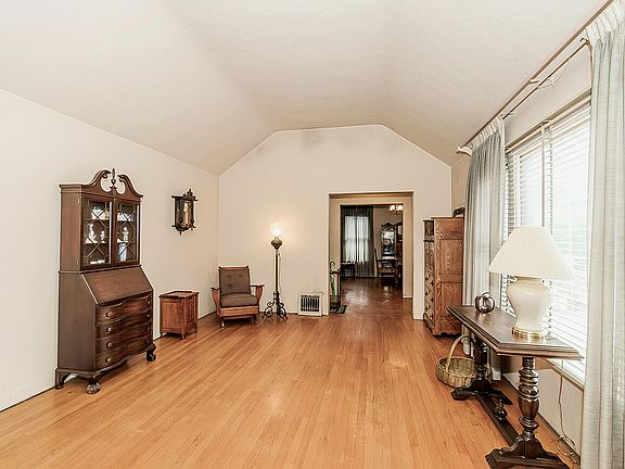 5th image of 1005 E Vassar Avenue