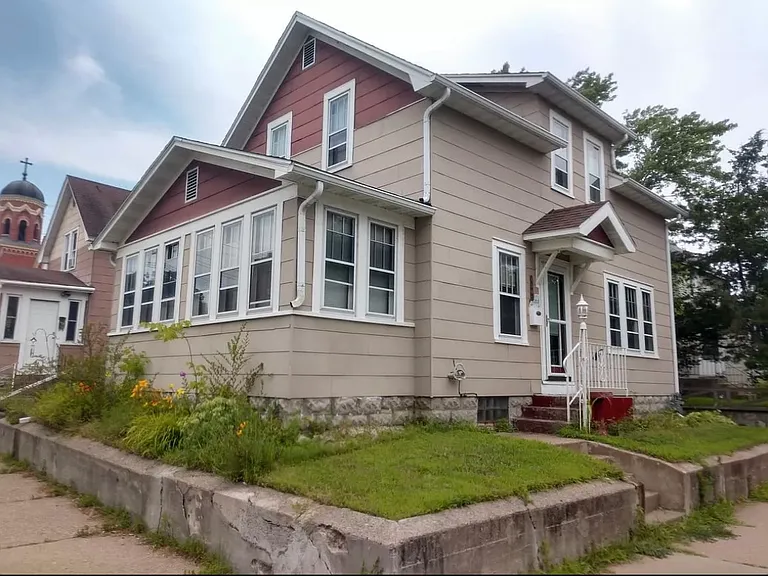 1103 Avon St — Photo 3