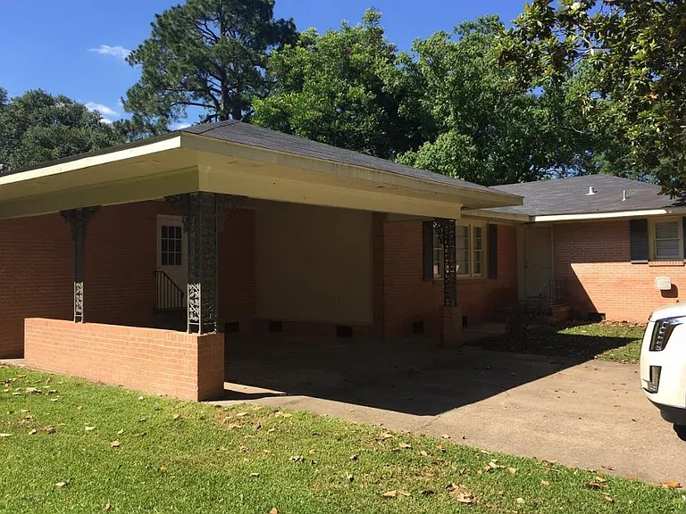 107 Juanita Dr — Photo 2