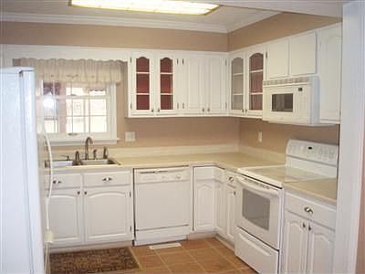 2nd image of 660 Garden Pl