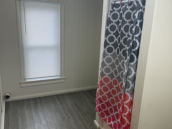 2nd image of 423 1/2 Marion St #2