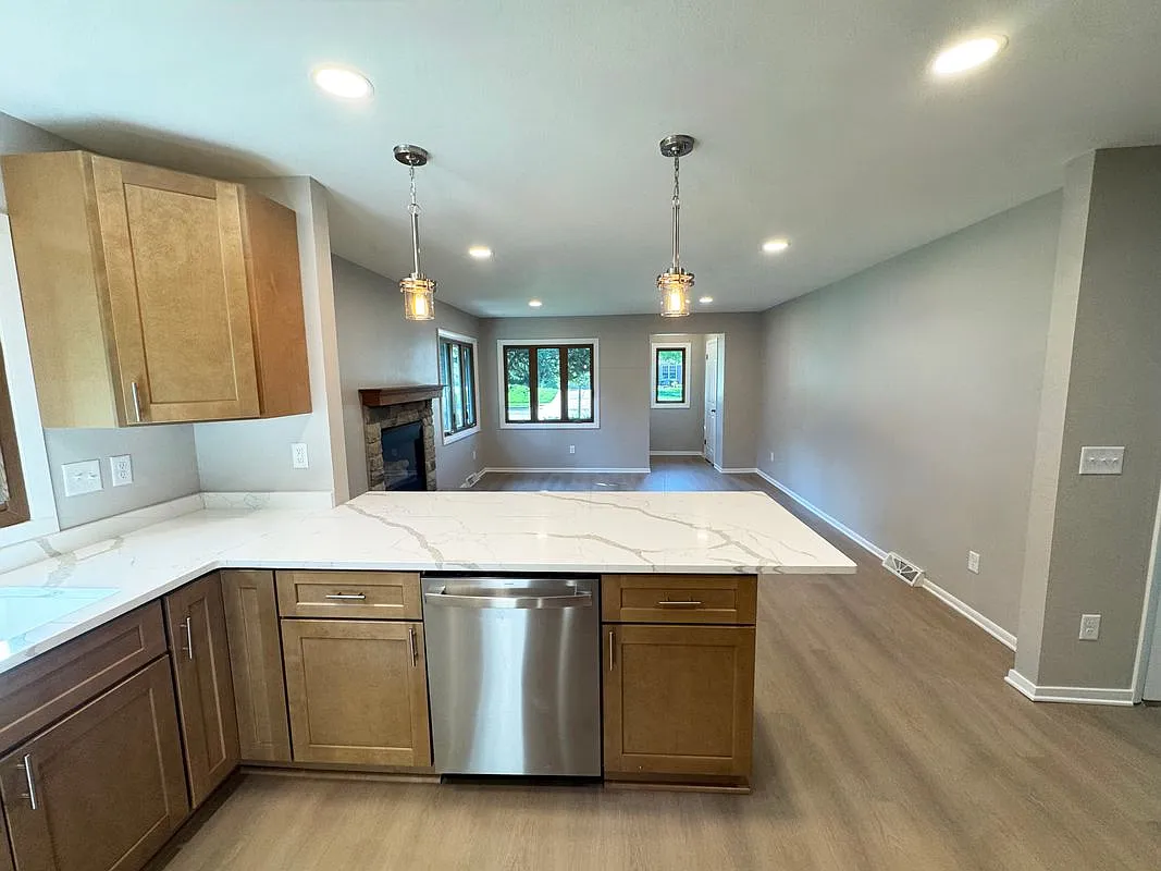 3 bed, 2.0 bath, 1500 sqft, $2,850 — Photo 3