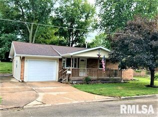 820 E Myrtle St, Canton, IL 61520