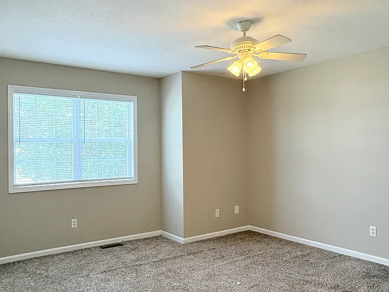 3259 Spring Hollow Ave — Photo 11