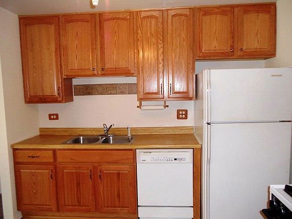 5th image of 223 Deerpath Ct