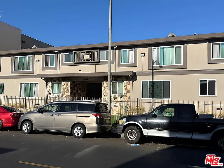 228 S Mariposa Ave #17 — Photo 9