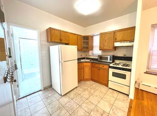 25-14 27th St #RR3, Astoria, NY 11102