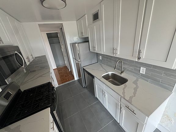 4th image of 6700 192nd St APT 1900