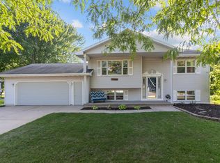 2107 S Driftwood Ln, Appleton, WI 54915