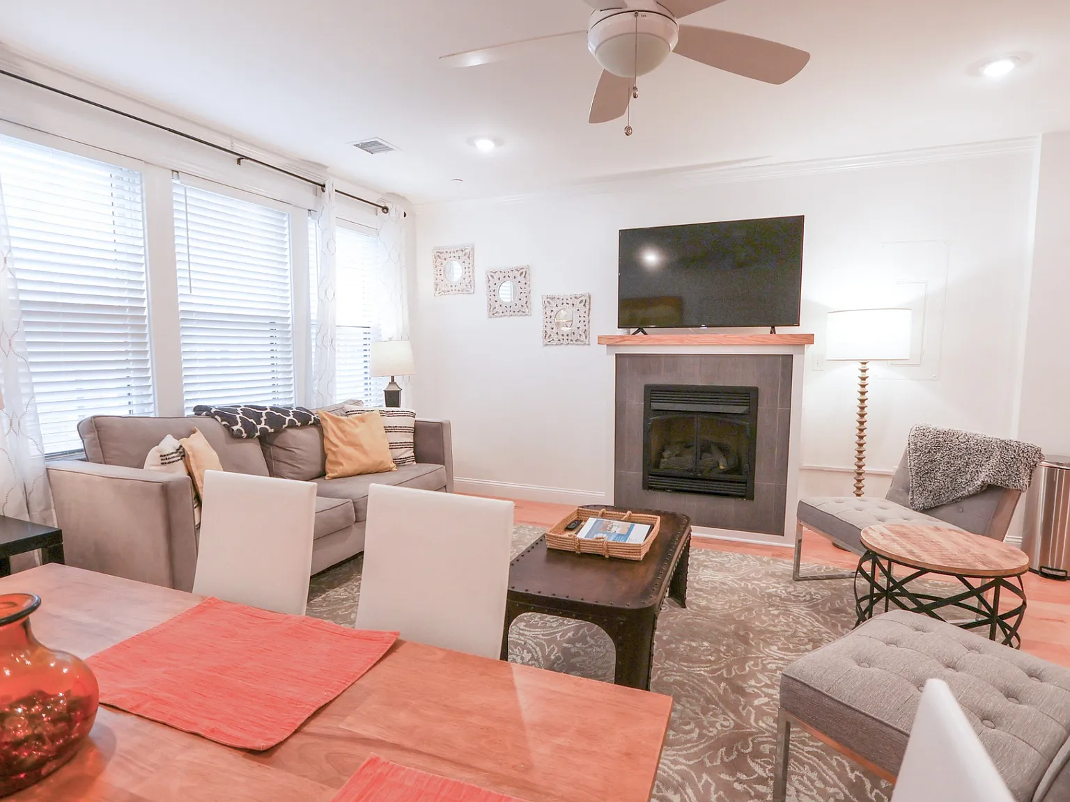 2 bed, 1000 sqft, $7,995 — Photo 4