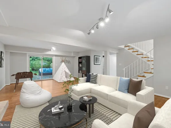 3425 Slade Run Dr, Falls Church, VA 22042