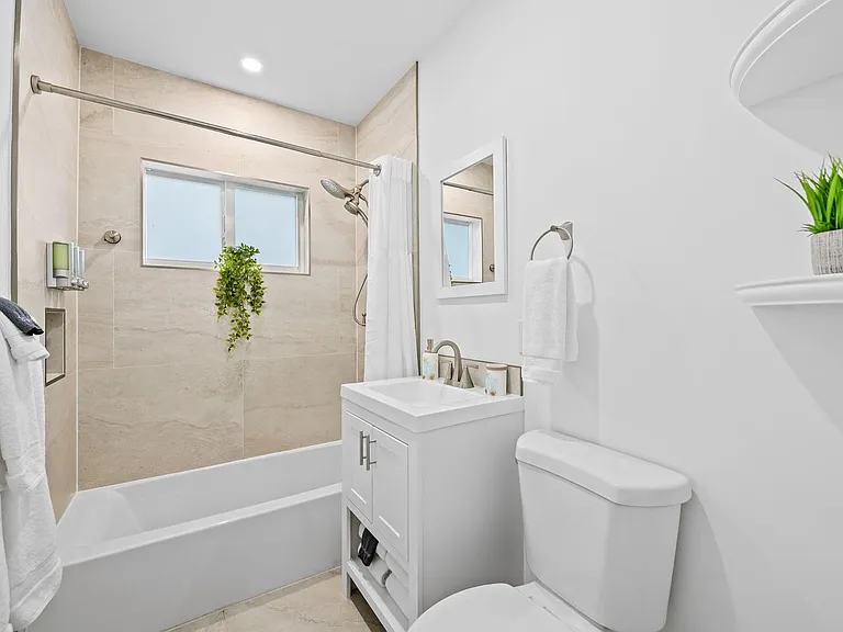 1300 SW 17th St — Photo 13