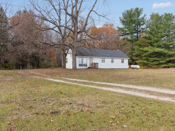 3289 N Ferris Rd, Sumner, MI 48889