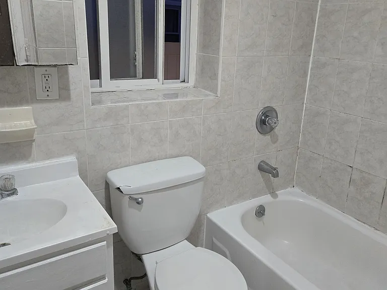 115 Inwood St #1 — Photo 8