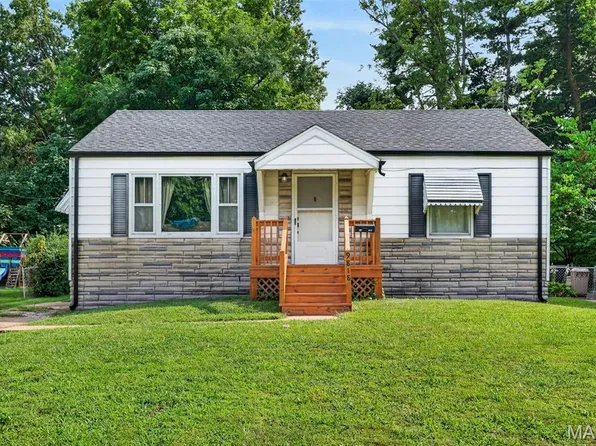 9818 Eastbrook Dr, Saint Louis, MO 63114