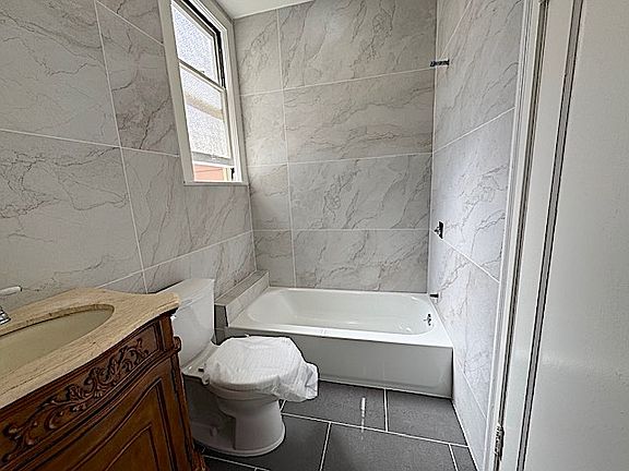 4th image of 630 33rd Ave #5
