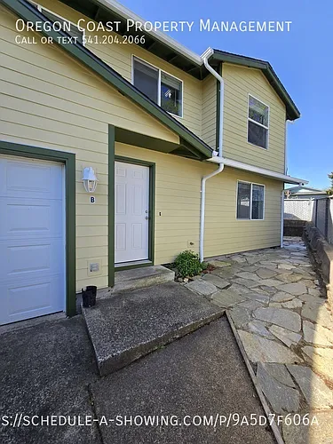 1135 SE Oar Ave #B Photo 1