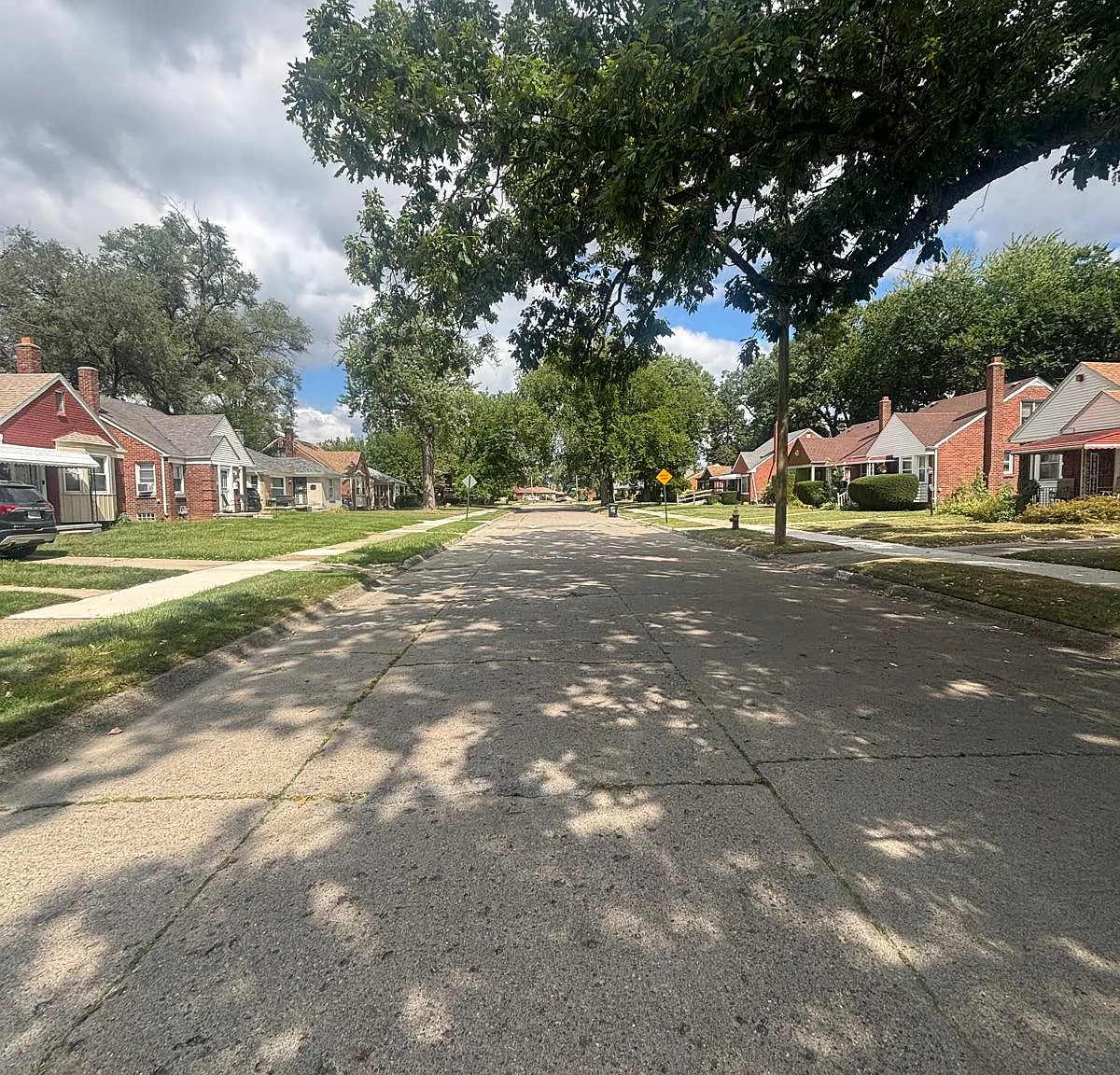 3 bed, 901 sqft, $1,450 — Photo 2