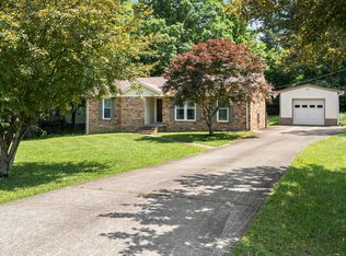 102 Forrest Hills Dr, Dickson, TN 37055