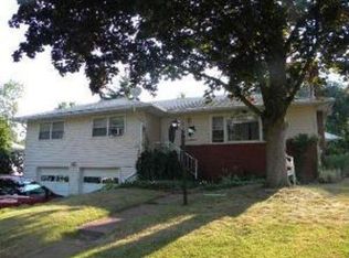 14 Spring Lake Dr, Kingston, NY 12401