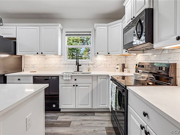 5th image of 1110 Saint James St