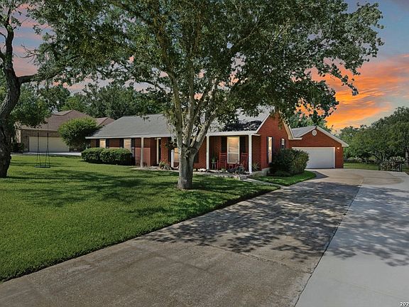 4th image of 103 Oaklawn