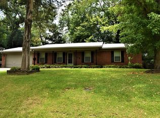 404 Indian Creek Dr, Palestine, TX 75801