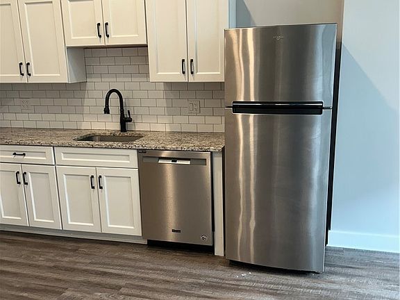 4th image of 18 Spruce St #B3ba40fe2