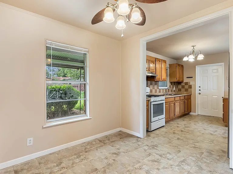 218 E Villaret Blvd — Photo 6